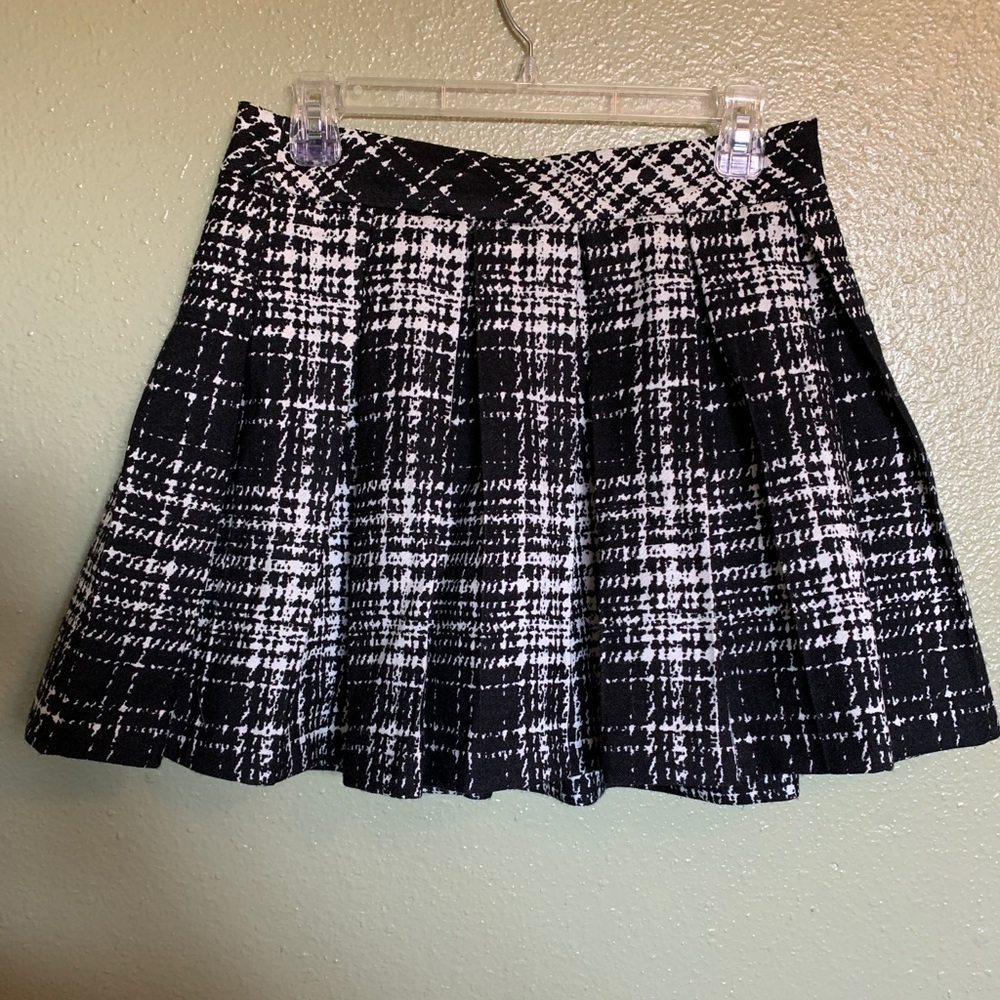 Patterned mini skater skirt